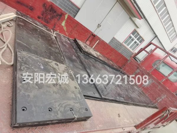 自卸車(chē)車(chē)底滑板發(fā)貨南寧，安陽(yáng)宏誠自卸車(chē)車(chē)底滑板卸車(chē)沒(méi)煩惱！